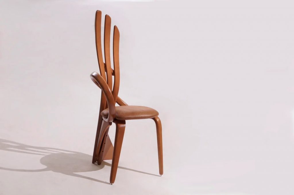 Деревянные стулья для гостиной